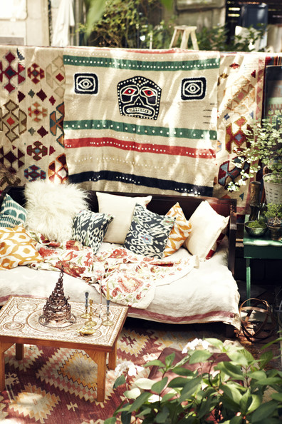 BohemiandaybeddressedpatternedpillowsfczFS3UAj56l.jpg